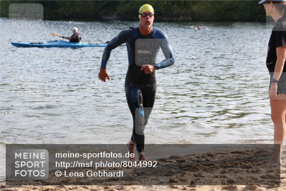 15.06.2025 - 27. Vierlanden-Triathlon Lena Gebhardt http://msf.ph/oto/8044992 15.06.2025 08:37:47 Schwimmen 73, 171, 180, 181 meine-sportfotos.de