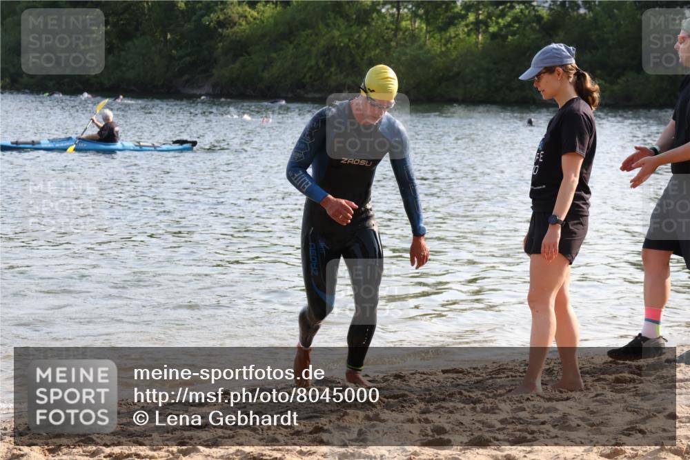 15.06.2025 - 27. Vierlanden-Triathlon Lena Gebhardt http://msf.ph/oto/8045000 15.06.2025 08:37:47 Schwimmen 73, 171, 180, 181 meine-sportfotos.de