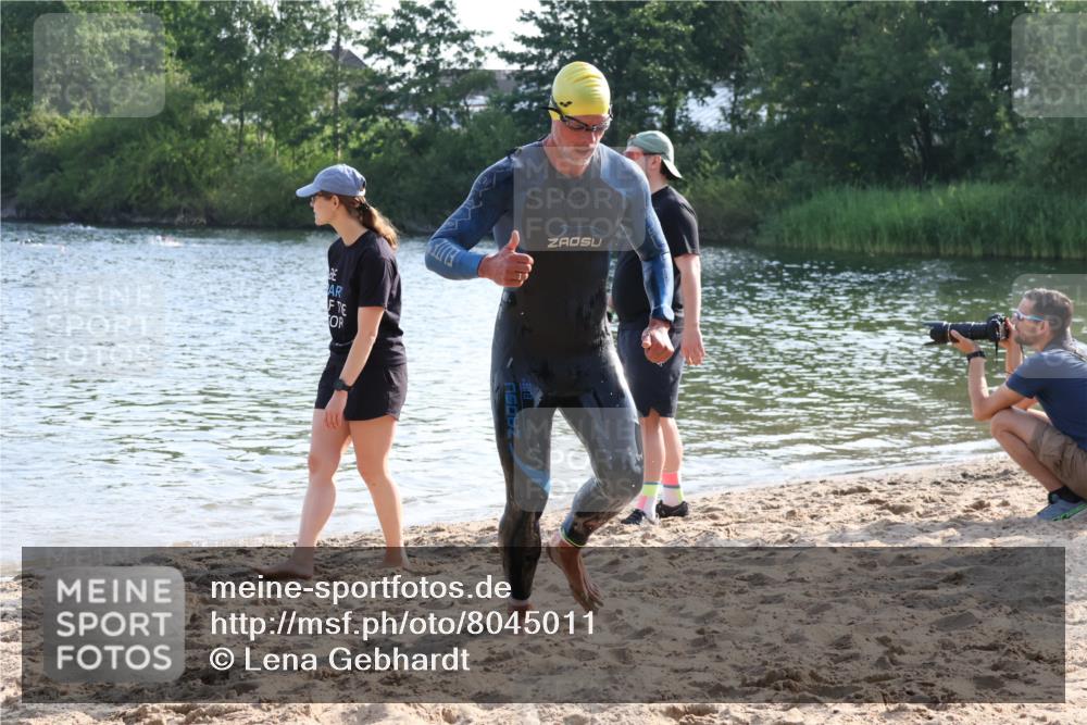 15.06.2025 - 27. Vierlanden-Triathlon Lena Gebhardt http://msf.ph/oto/8045011 15.06.2025 08:37:49 Schwimmen 73, 171, 180, 181 meine-sportfotos.de
