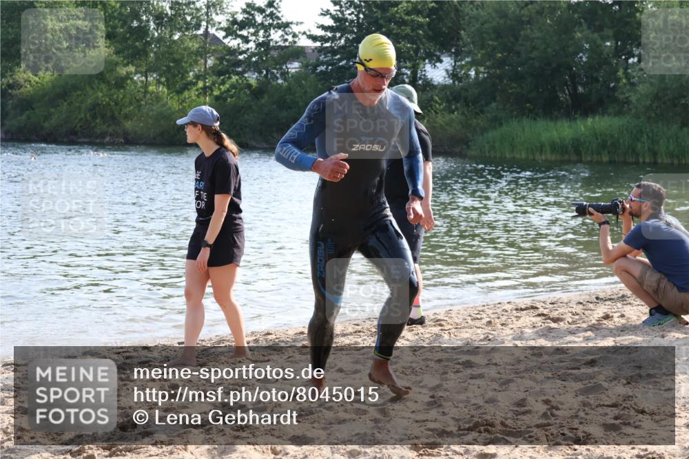 15.06.2025 - 27. Vierlanden-Triathlon Lena Gebhardt http://msf.ph/oto/8045015 15.06.2025 08:37:49 Schwimmen 73, 171, 180, 181 meine-sportfotos.de