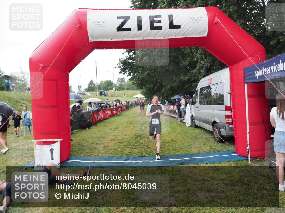 21.06.2025 - 27. Vierlanden-Triathlon MichiJ http://msf.ph/oto/8045039 15.06.2026 13:50:56 Ziel 1098, 1120, 1132, 1134, 1136 meine-sportfotos.de