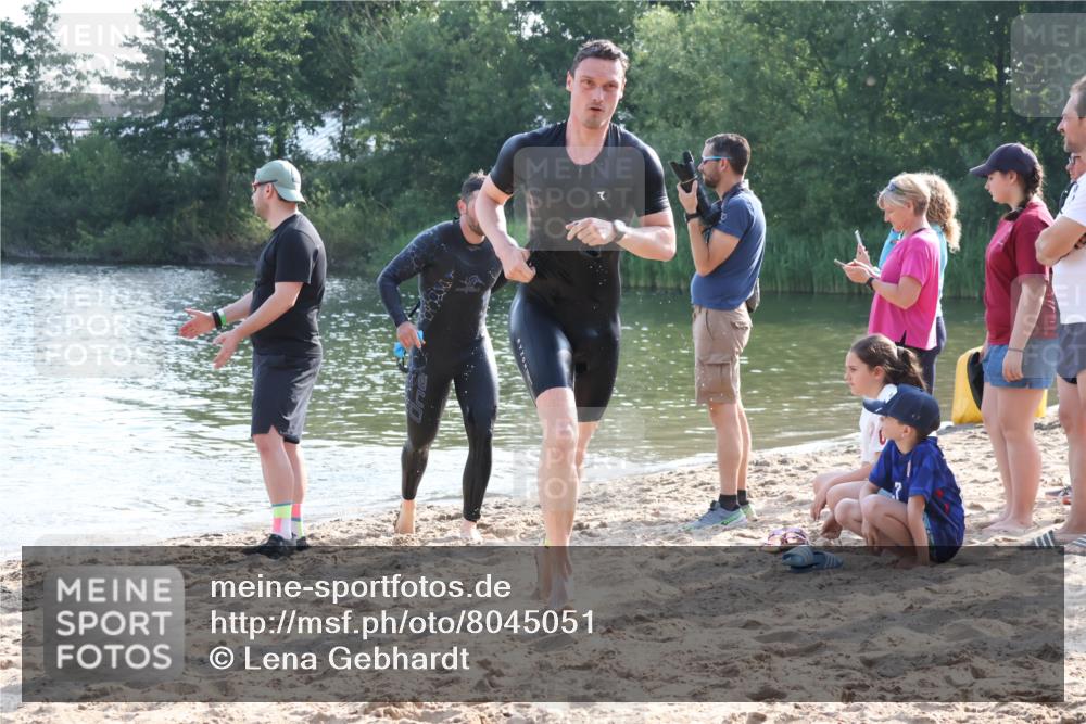 15.06.2025 - 27. Vierlanden-Triathlon Lena Gebhardt http://msf.ph/oto/8045051 15.06.2025 08:38:30 Schwimmen 27, 35, 45, 86, 126 meine-sportfotos.de