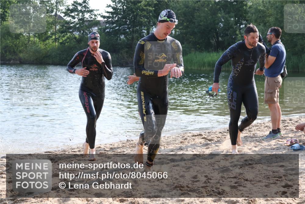 15.06.2025 - 27. Vierlanden-Triathlon Lena Gebhardt http://msf.ph/oto/8045066 15.06.2025 08:38:31 Schwimmen 27, 35, 45, 86, 126 meine-sportfotos.de