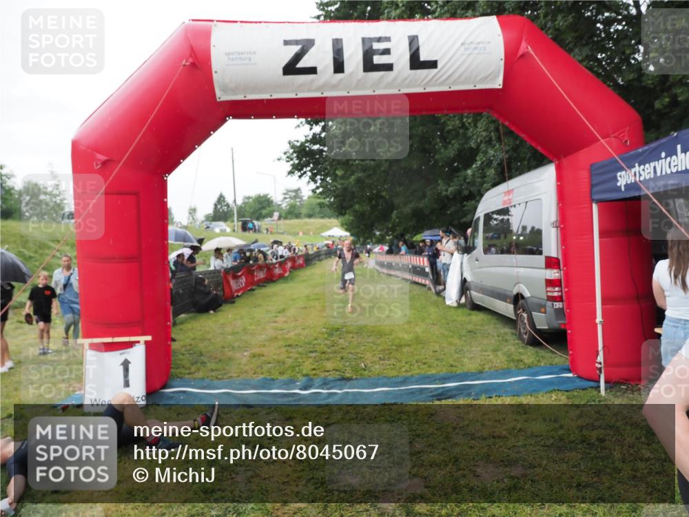 21.06.2025 - 27. Vierlanden-Triathlon MichiJ http://msf.ph/oto/8045067 15.06.2026 13:50:58 Ziel 1098, 1108, 1120, 1132, 1134, 1136 meine-sportfotos.de