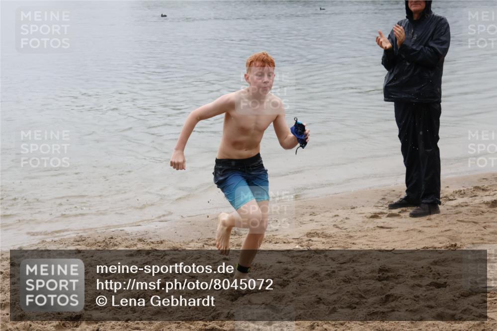 21.06.2025 - 27. Vierlanden-Triathlon Lena Gebhardt http://msf.ph/oto/8045072 15.06.2025 14:43:03 Schwimmen 1319, 1344, 1351 meine-sportfotos.de