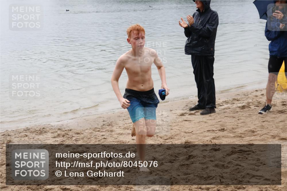 21.06.2025 - 27. Vierlanden-Triathlon Lena Gebhardt http://msf.ph/oto/8045076 15.06.2025 14:43:04 Schwimmen 1319, 1344, 1351 meine-sportfotos.de