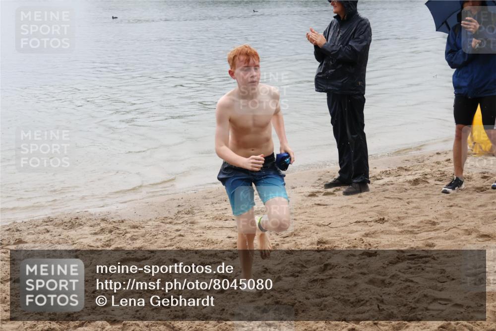 21.06.2025 - 27. Vierlanden-Triathlon Lena Gebhardt http://msf.ph/oto/8045080 15.06.2025 14:43:04 Schwimmen 1319, 1344, 1351 meine-sportfotos.de