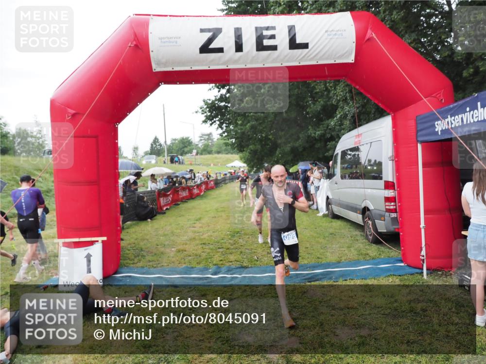 21.06.2025 - 27. Vierlanden-Triathlon MichiJ http://msf.ph/oto/8045091 15.06.2026 13:50:59 Ziel 1098, 1108, 1120, 1132, 1134, 1136 meine-sportfotos.de