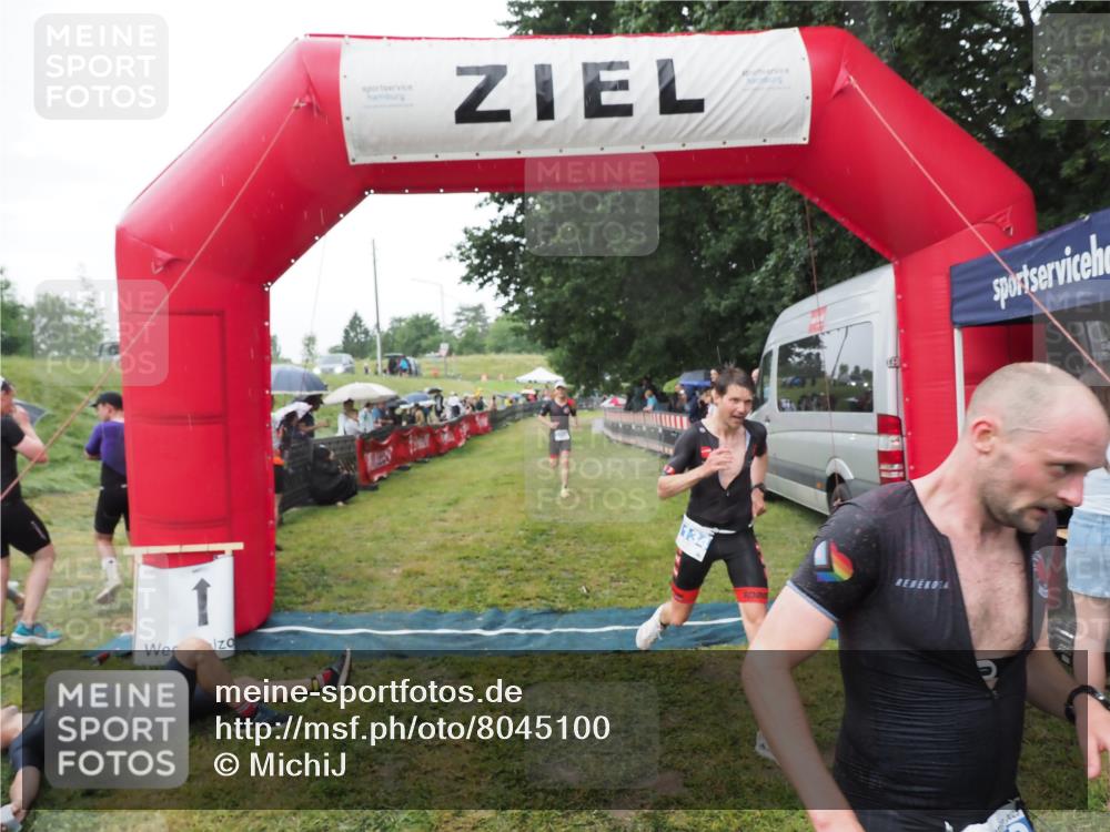 21.06.2025 - 27. Vierlanden-Triathlon MichiJ http://msf.ph/oto/8045100 15.06.2026 13:51:00 Ziel 1098, 1108, 1120, 1134, 1136 meine-sportfotos.de