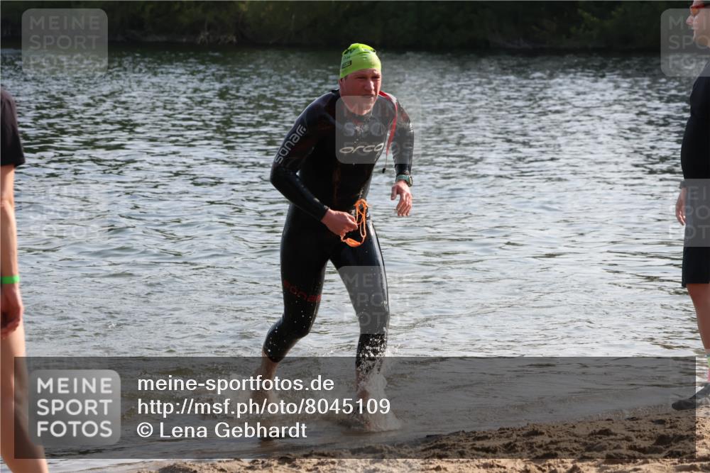 15.06.2025 - 27. Vierlanden-Triathlon Lena Gebhardt http://msf.ph/oto/8045109 15.06.2025 08:38:39 Schwimmen 2, 27, 35, 45, 86, 126, 182 meine-sportfotos.de