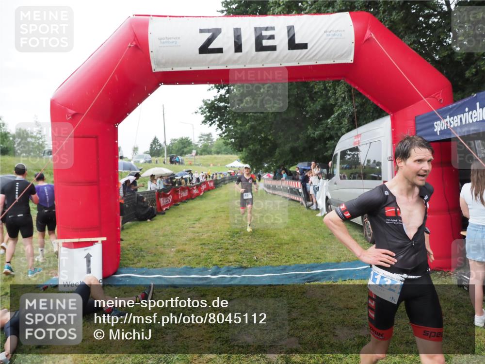21.06.2025 - 27. Vierlanden-Triathlon MichiJ http://msf.ph/oto/8045112 15.06.2026 13:51:01 Ziel 1098, 1108, 1134, 1136 meine-sportfotos.de