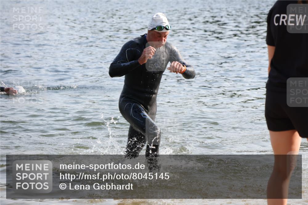 15.06.2025 - 27. Vierlanden-Triathlon Lena Gebhardt http://msf.ph/oto/8045145 15.06.2025 08:38:43 Schwimmen 2, 27, 86, 126, 182 meine-sportfotos.de