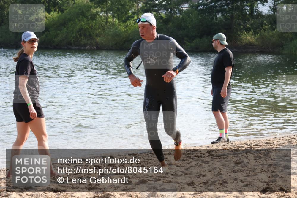 15.06.2025 - 27. Vierlanden-Triathlon Lena Gebhardt http://msf.ph/oto/8045164 15.06.2025 08:38:47 Schwimmen 2, 94, 182 meine-sportfotos.de