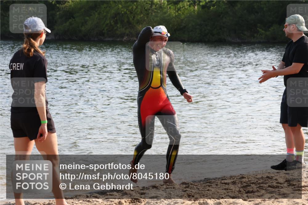15.06.2025 - 27. Vierlanden-Triathlon Lena Gebhardt http://msf.ph/oto/8045180 15.06.2025 08:38:53 Schwimmen 94, 182 meine-sportfotos.de
