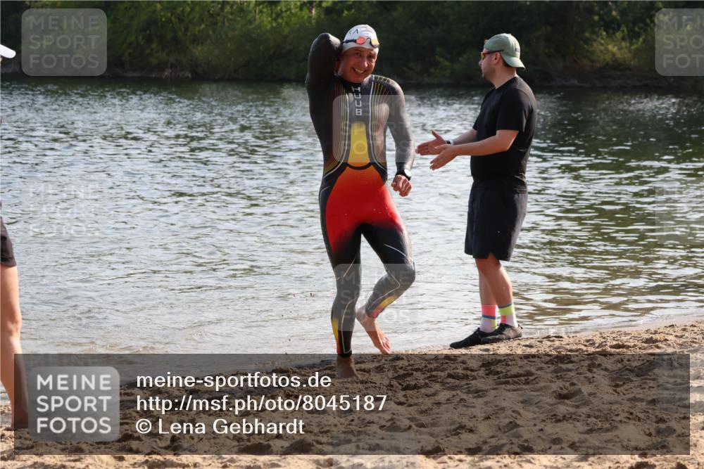 15.06.2025 - 27. Vierlanden-Triathlon Lena Gebhardt http://msf.ph/oto/8045187 15.06.2025 08:38:53 Schwimmen 94, 182 meine-sportfotos.de