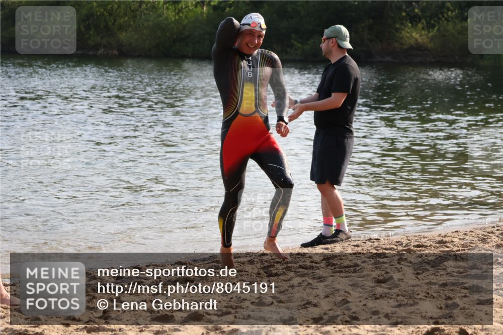 15.06.2025 - 27. Vierlanden-Triathlon Lena Gebhardt http://msf.ph/oto/8045191 15.06.2025 08:38:53 Schwimmen 94, 182 meine-sportfotos.de