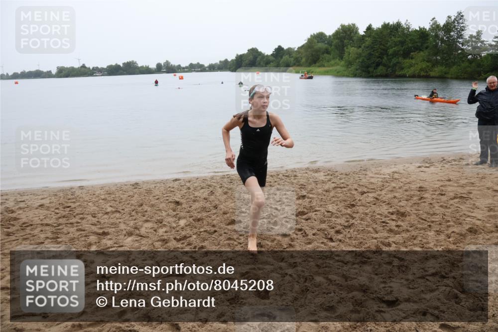 21.06.2025 - 27. Vierlanden-Triathlon Lena Gebhardt http://msf.ph/oto/8045208 15.06.2025 14:45:19 Schwimmen 1322 meine-sportfotos.de