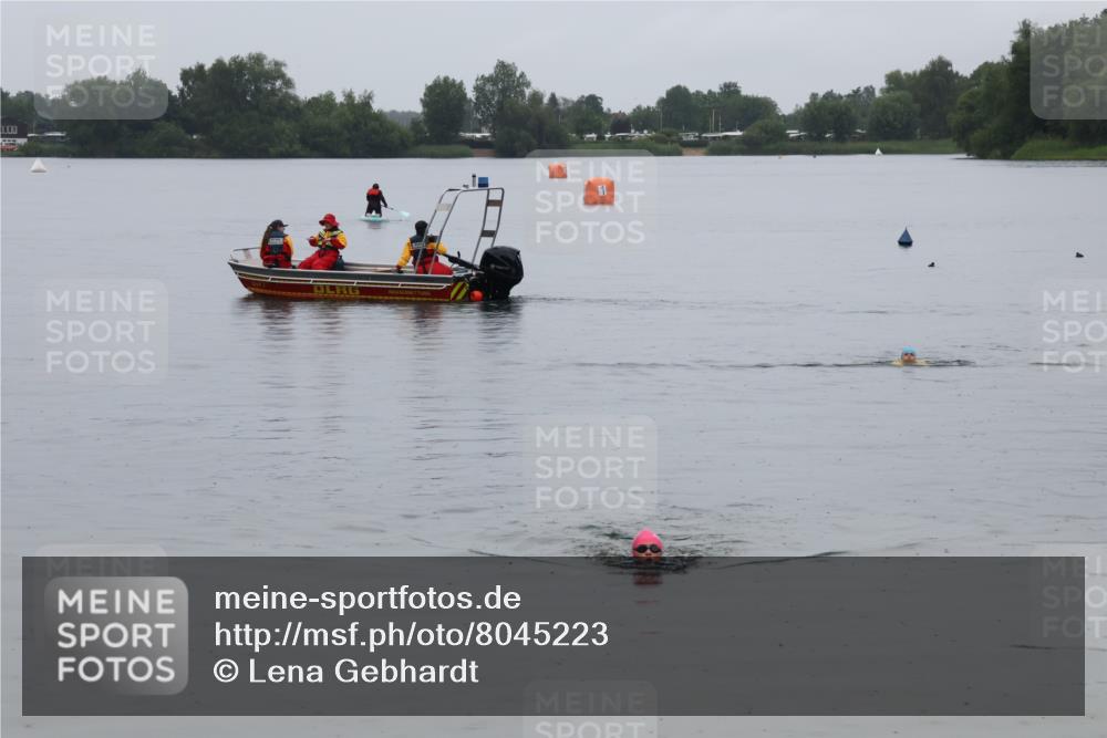 21.06.2025 - 27. Vierlanden-Triathlon Lena Gebhardt http://msf.ph/oto/8045223 15.06.2025 14:46:50 Schwimmen  meine-sportfotos.de