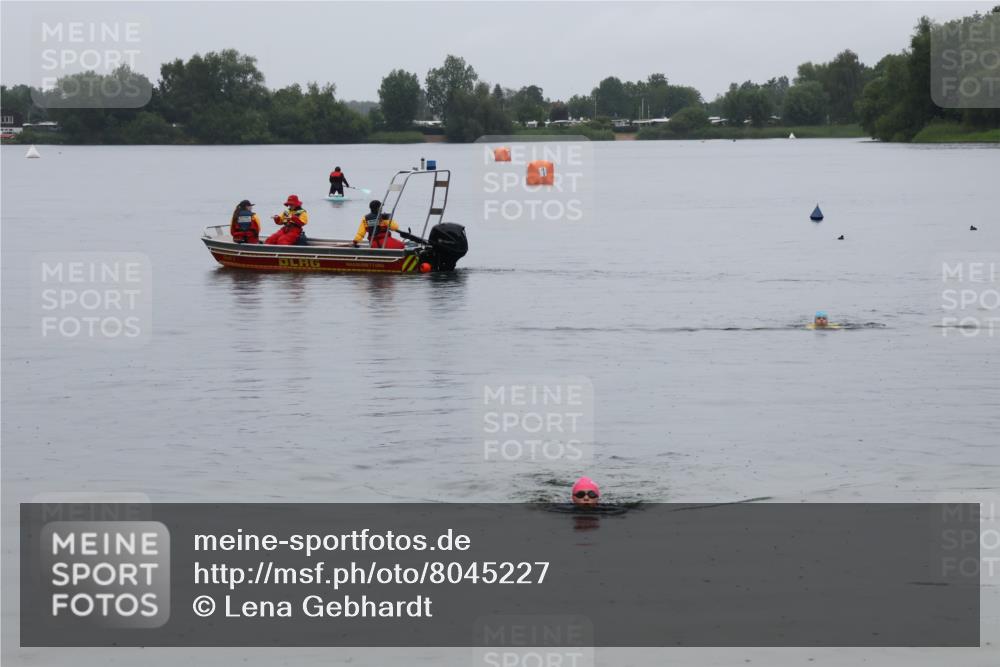 21.06.2025 - 27. Vierlanden-Triathlon Lena Gebhardt http://msf.ph/oto/8045227 15.06.2025 14:46:50 Schwimmen  meine-sportfotos.de