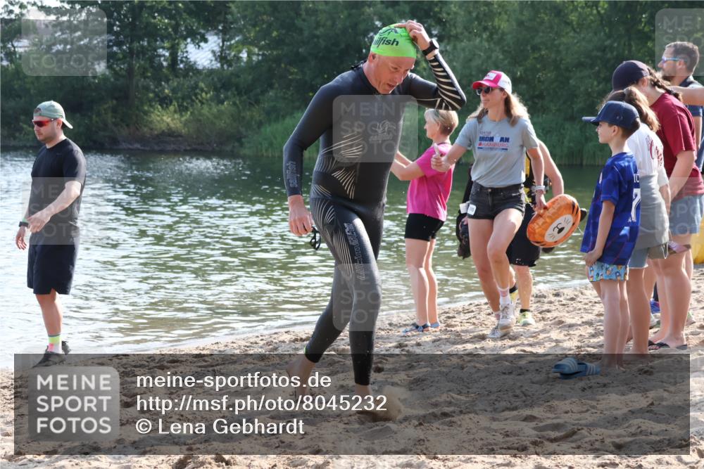 15.06.2025 - 27. Vierlanden-Triathlon Lena Gebhardt http://msf.ph/oto/8045232 15.06.2025 08:38:59 Schwimmen 77, 94, 120 meine-sportfotos.de