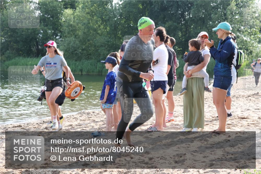 15.06.2025 - 27. Vierlanden-Triathlon Lena Gebhardt http://msf.ph/oto/8045240 15.06.2025 08:39:00 Schwimmen 77, 94, 120, 165 meine-sportfotos.de