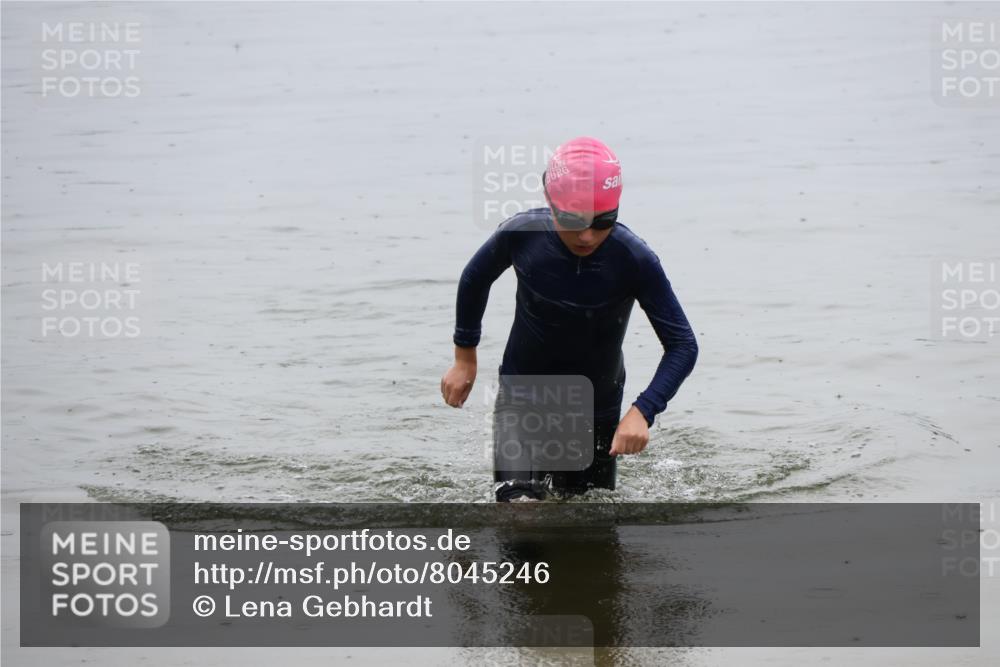 21.06.2025 - 27. Vierlanden-Triathlon Lena Gebhardt http://msf.ph/oto/8045246 15.06.2025 14:46:58 Schwimmen 1341 meine-sportfotos.de