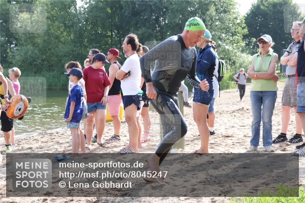 15.06.2025 - 27. Vierlanden-Triathlon Lena Gebhardt http://msf.ph/oto/8045247 15.06.2025 08:39:00 Schwimmen 77, 94, 120, 165 meine-sportfotos.de