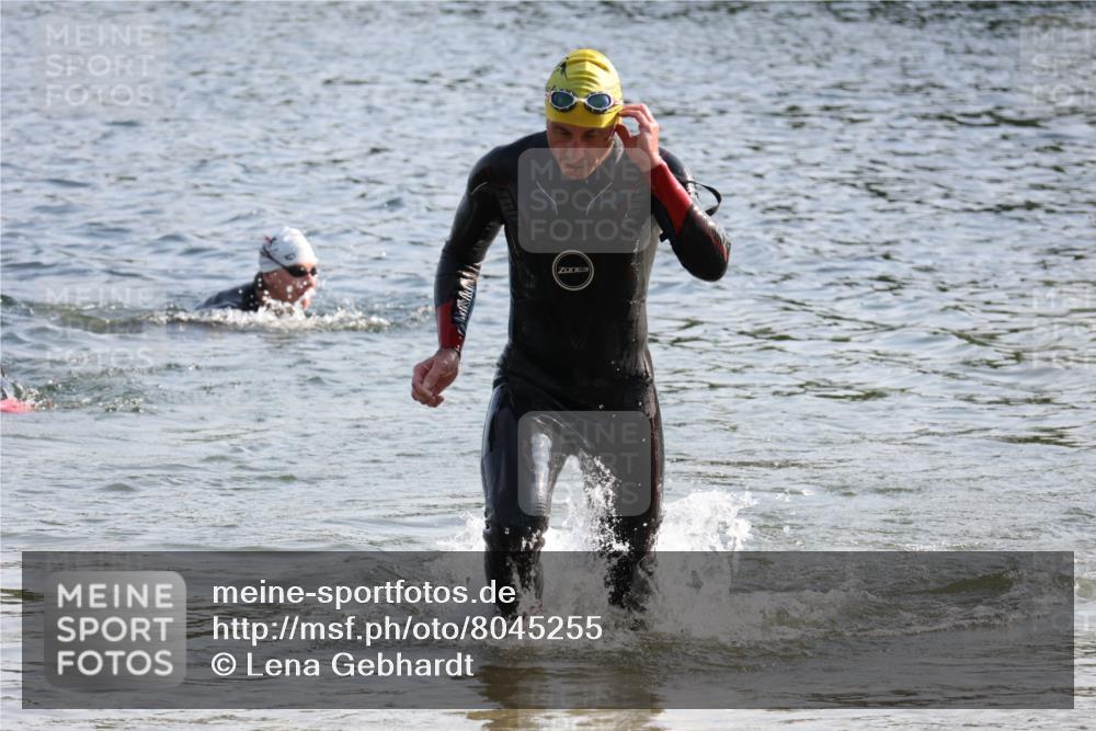 15.06.2025 - 27. Vierlanden-Triathlon Lena Gebhardt http://msf.ph/oto/8045255 15.06.2025 08:39:05 Schwimmen 77, 94, 120, 165 meine-sportfotos.de