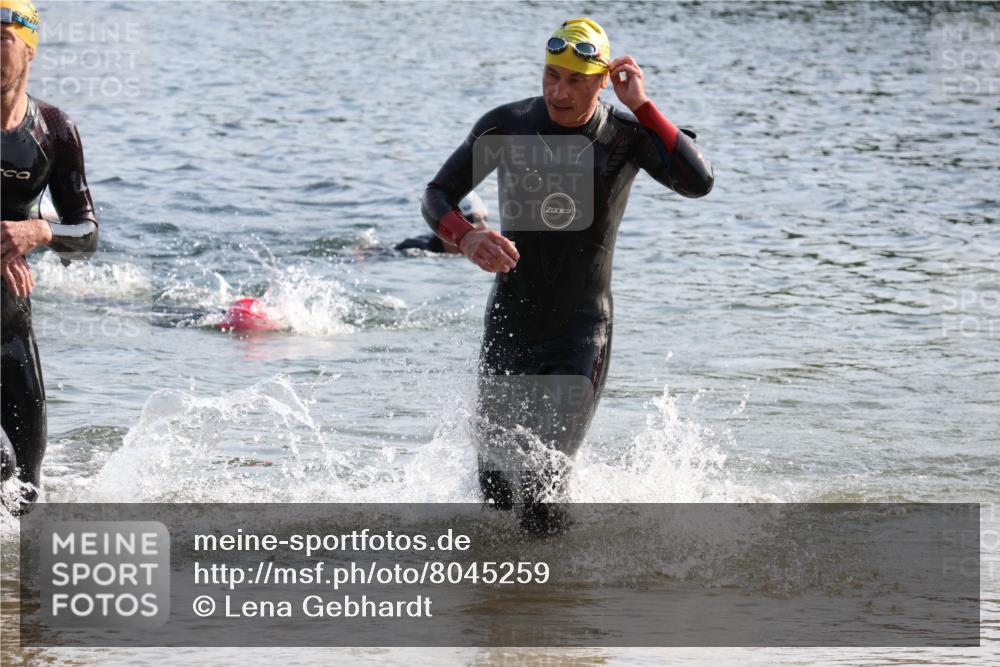 15.06.2025 - 27. Vierlanden-Triathlon Lena Gebhardt http://msf.ph/oto/8045259 15.06.2025 08:39:06 Schwimmen 77, 120, 165 meine-sportfotos.de