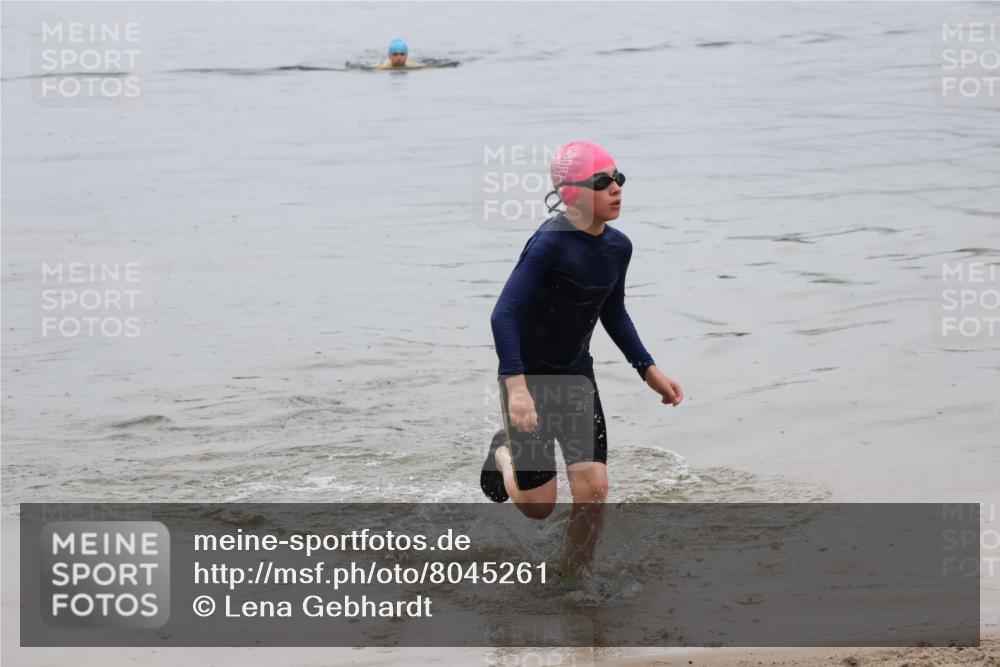 21.06.2025 - 27. Vierlanden-Triathlon Lena Gebhardt http://msf.ph/oto/8045261 15.06.2025 14:47:02 Schwimmen 1341 meine-sportfotos.de