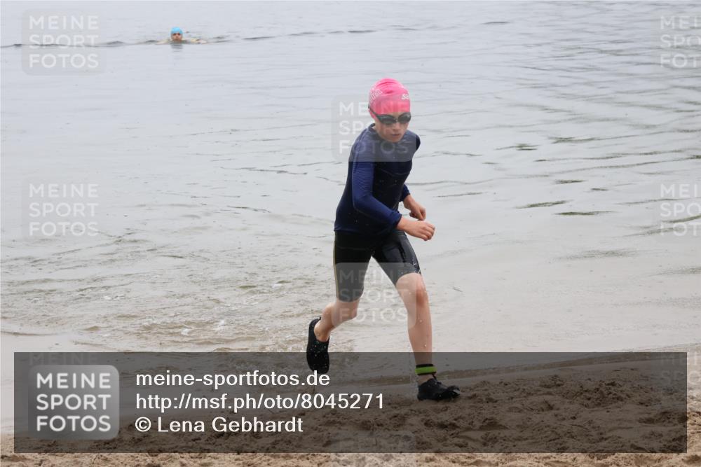 21.06.2025 - 27. Vierlanden-Triathlon Lena Gebhardt http://msf.ph/oto/8045271 15.06.2025 14:47:02 Schwimmen 1341 meine-sportfotos.de