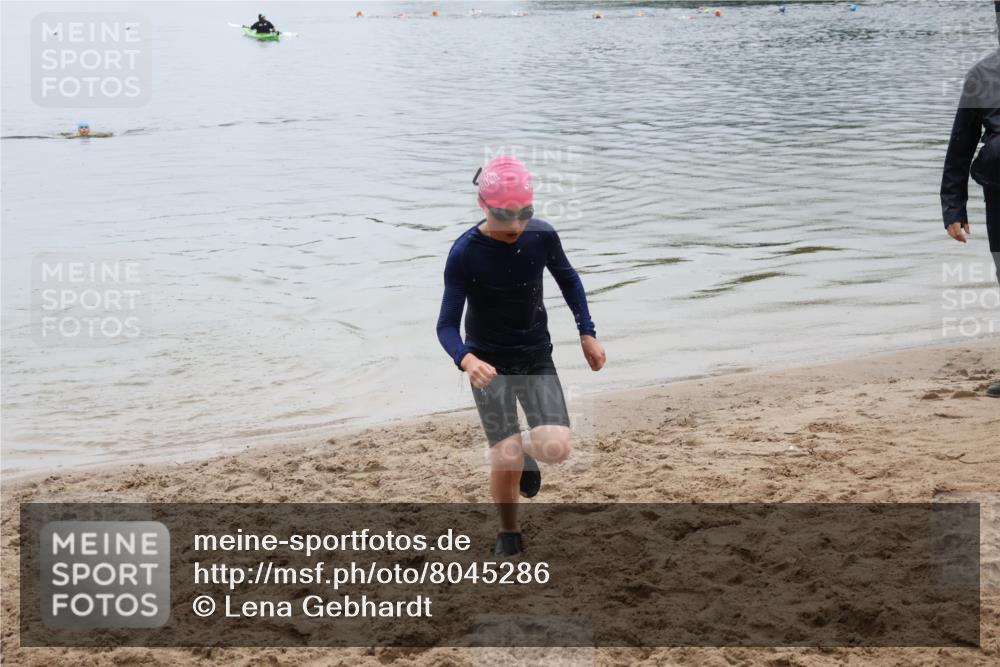 21.06.2025 - 27. Vierlanden-Triathlon Lena Gebhardt http://msf.ph/oto/8045286 15.06.2025 14:47:03 Schwimmen 1341 meine-sportfotos.de
