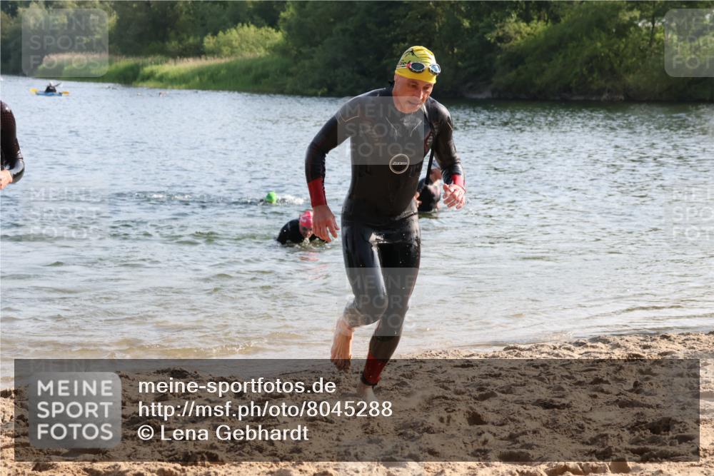15.06.2025 - 27. Vierlanden-Triathlon Lena Gebhardt http://msf.ph/oto/8045288 15.06.2025 08:39:09 Schwimmen 77, 120, 132, 165 meine-sportfotos.de