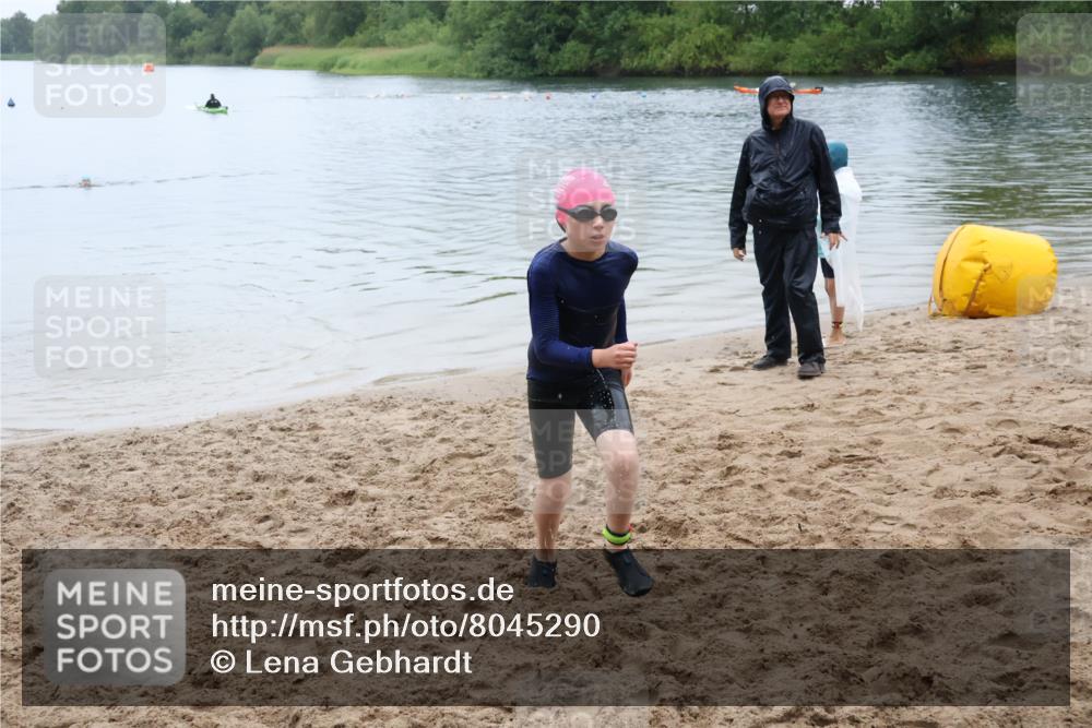 21.06.2025 - 27. Vierlanden-Triathlon Lena Gebhardt http://msf.ph/oto/8045290 15.06.2025 14:47:04 Schwimmen 1341 meine-sportfotos.de