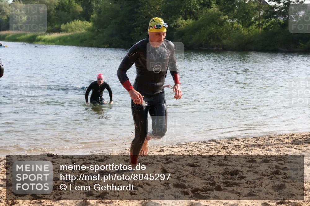 15.06.2025 - 27. Vierlanden-Triathlon Lena Gebhardt http://msf.ph/oto/8045297 15.06.2025 08:39:09 Schwimmen 77, 120, 132, 165 meine-sportfotos.de