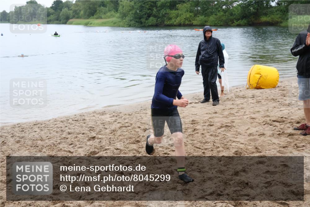 21.06.2025 - 27. Vierlanden-Triathlon Lena Gebhardt http://msf.ph/oto/8045299 15.06.2025 14:47:04 Schwimmen 1341 meine-sportfotos.de