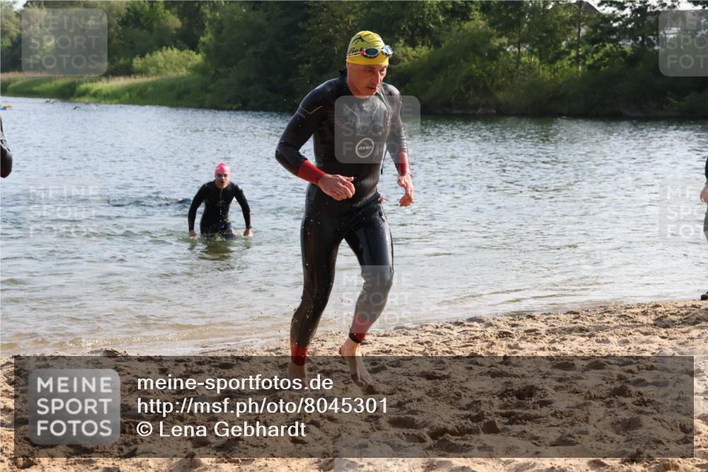 15.06.2025 - 27. Vierlanden-Triathlon Lena Gebhardt http://msf.ph/oto/8045301 15.06.2025 08:39:09 Schwimmen 77, 120, 132, 165 meine-sportfotos.de