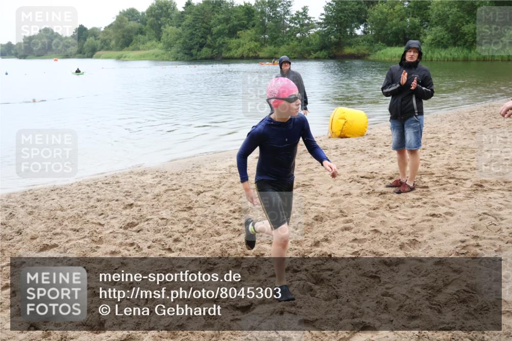 21.06.2025 - 27. Vierlanden-Triathlon Lena Gebhardt http://msf.ph/oto/8045303 15.06.2025 14:47:05 Schwimmen 1341 meine-sportfotos.de