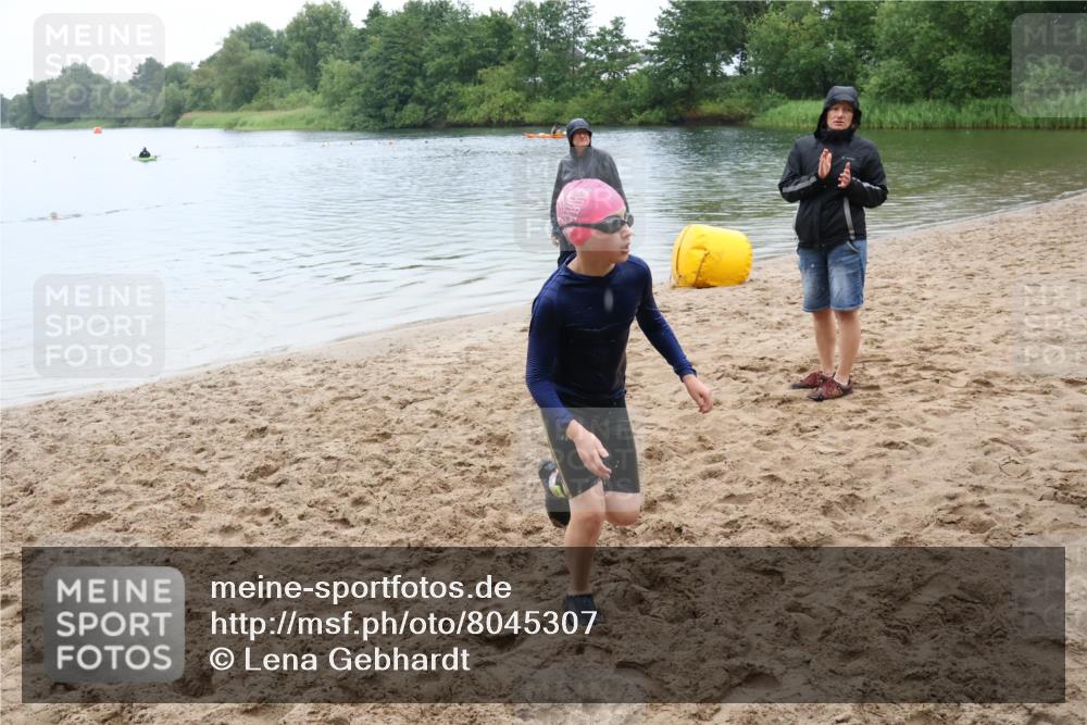 21.06.2025 - 27. Vierlanden-Triathlon Lena Gebhardt http://msf.ph/oto/8045307 15.06.2025 14:47:05 Schwimmen 1341 meine-sportfotos.de