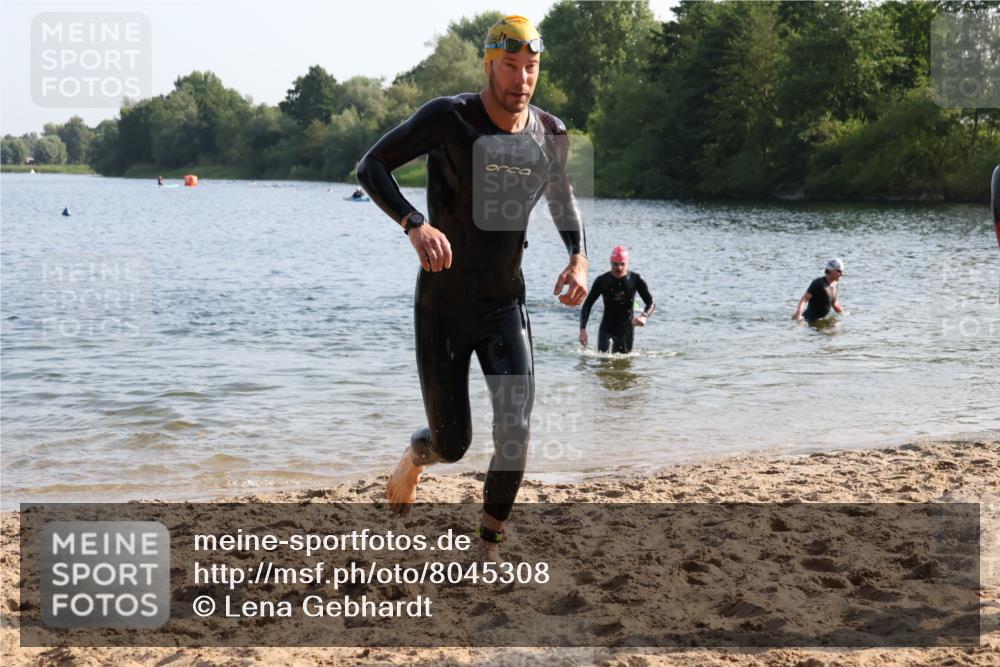 15.06.2025 - 27. Vierlanden-Triathlon Lena Gebhardt http://msf.ph/oto/8045308 15.06.2025 08:39:10 Schwimmen 77, 120, 132, 165 meine-sportfotos.de