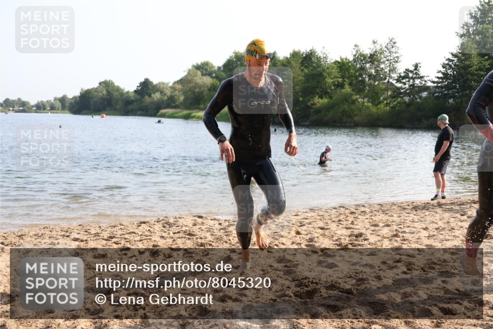 15.06.2025 - 27. Vierlanden-Triathlon Lena Gebhardt http://msf.ph/oto/8045320 15.06.2025 08:39:10 Schwimmen 77, 120, 132, 165 meine-sportfotos.de