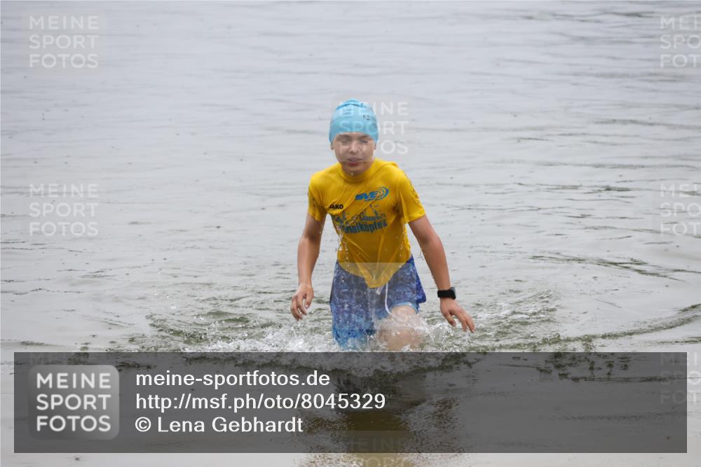 21.06.2025 - 27. Vierlanden-Triathlon Lena Gebhardt http://msf.ph/oto/8045329 15.06.2025 14:47:32 Schwimmen 1334 meine-sportfotos.de