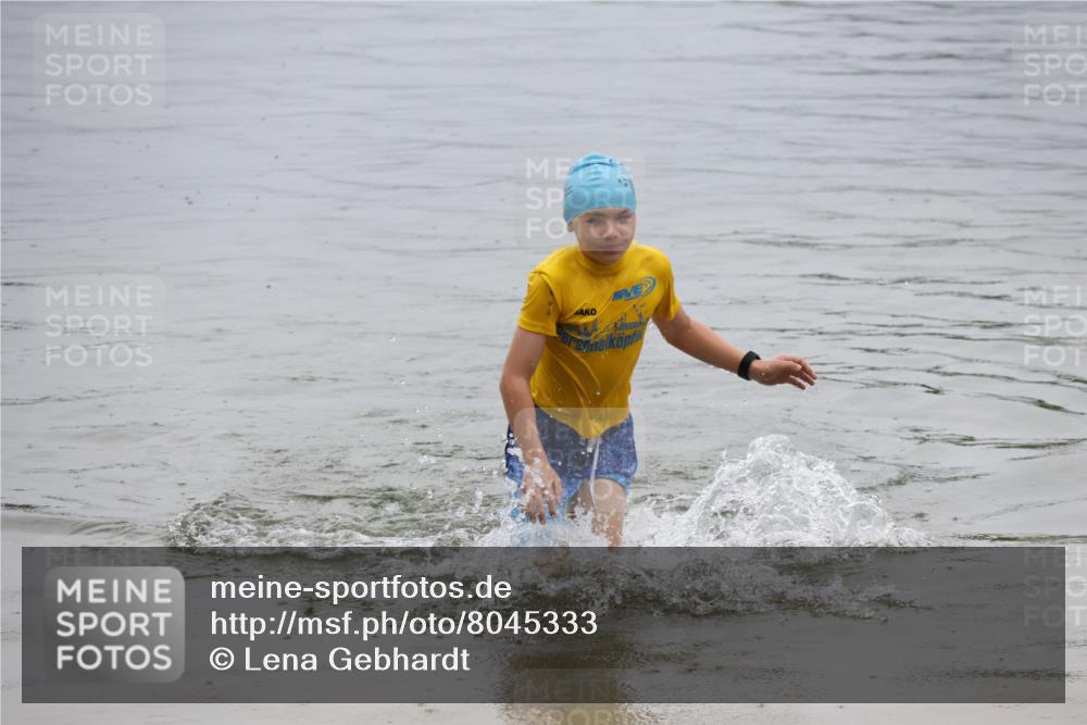 21.06.2025 - 27. Vierlanden-Triathlon Lena Gebhardt http://msf.ph/oto/8045333 15.06.2025 14:47:32 Schwimmen 1334 meine-sportfotos.de