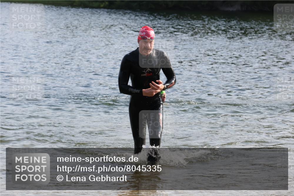 15.06.2025 - 27. Vierlanden-Triathlon Lena Gebhardt http://msf.ph/oto/8045335 15.06.2025 08:39:13 Schwimmen 77, 120, 132, 165 meine-sportfotos.de