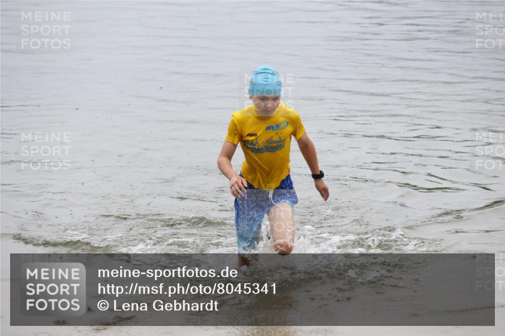 21.06.2025 - 27. Vierlanden-Triathlon Lena Gebhardt http://msf.ph/oto/8045341 15.06.2025 14:47:33 Schwimmen 1334 meine-sportfotos.de