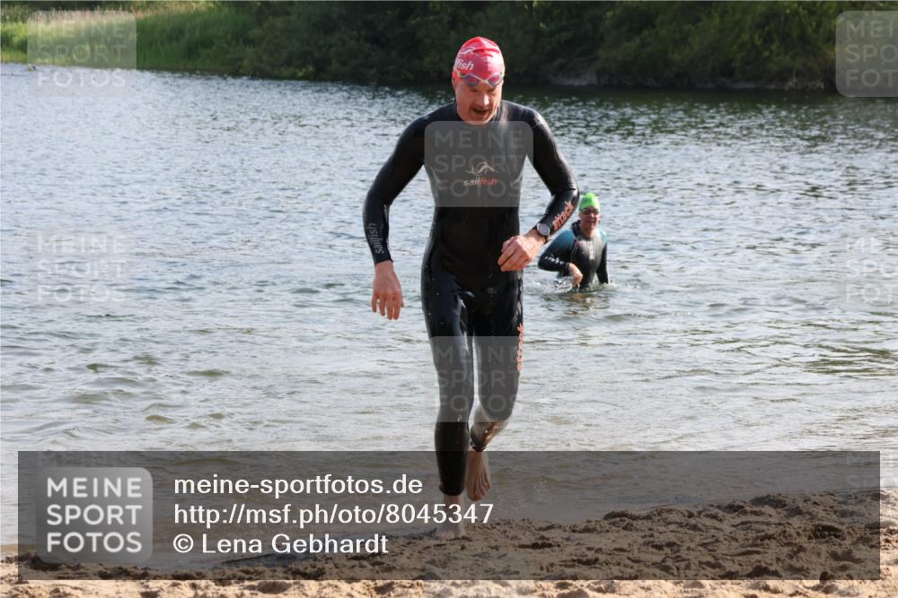 15.06.2025 - 27. Vierlanden-Triathlon Lena Gebhardt http://msf.ph/oto/8045347 15.06.2025 08:39:15 Schwimmen 120, 132, 165 meine-sportfotos.de