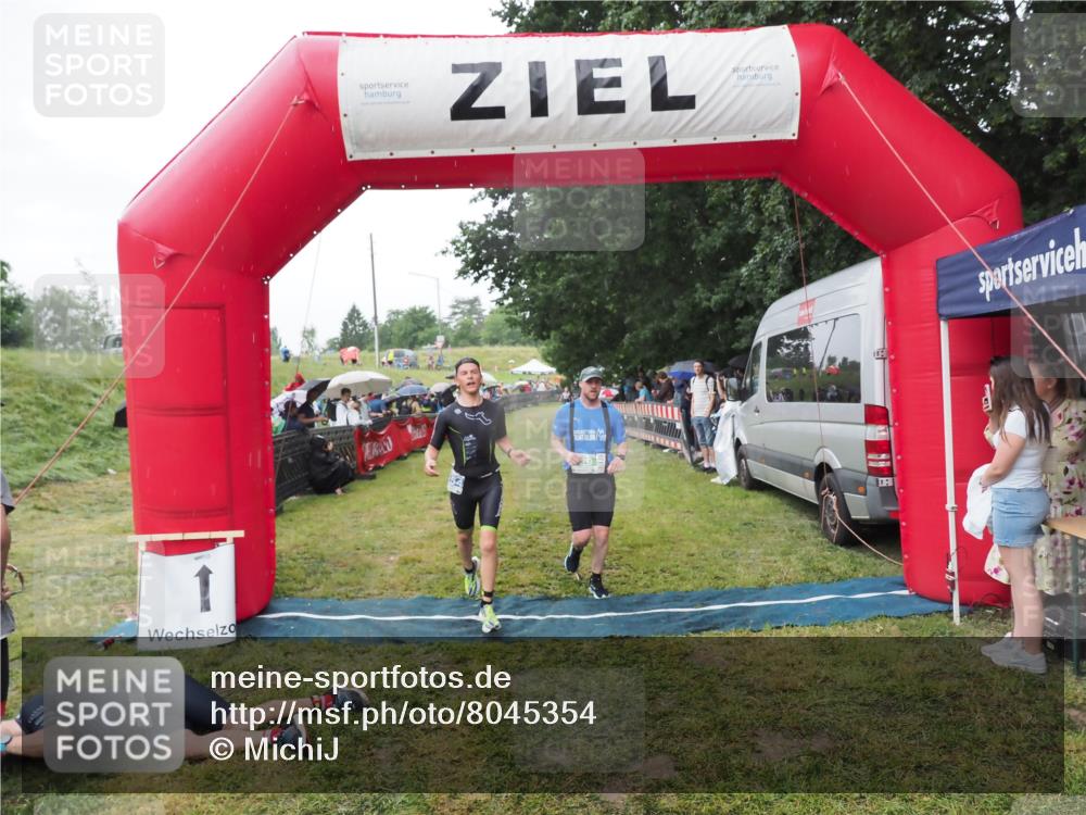 21.06.2025 - 27. Vierlanden-Triathlon MichiJ http://msf.ph/oto/8045354 15.06.2026 13:52:00 Ziel 729, 1154 meine-sportfotos.de