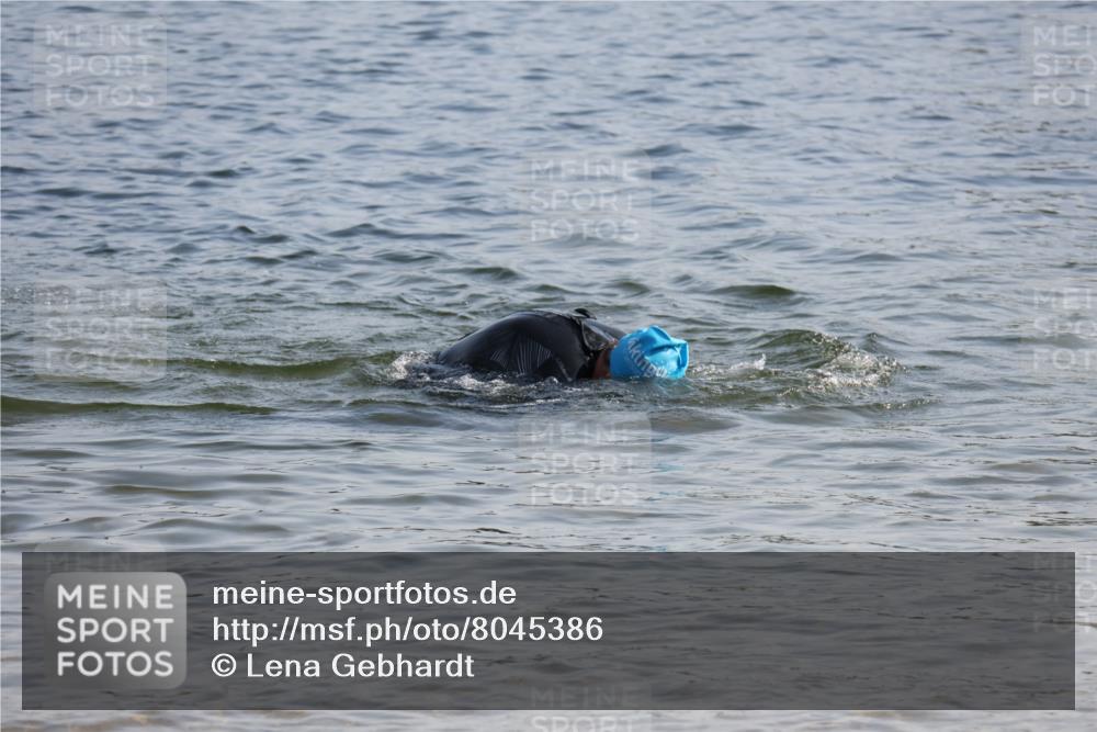 15.06.2025 - 27. Vierlanden-Triathlon Lena Gebhardt http://msf.ph/oto/8045386 15.06.2025 08:39:26 Schwimmen 132, 168 meine-sportfotos.de