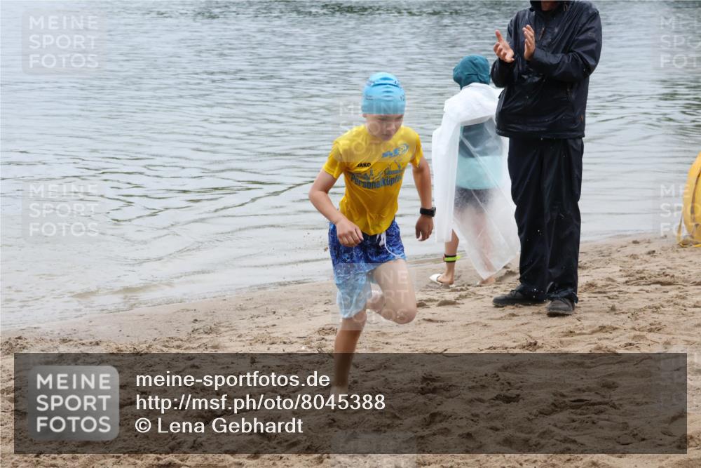 21.06.2025 - 27. Vierlanden-Triathlon Lena Gebhardt http://msf.ph/oto/8045388 15.06.2025 14:47:36 Schwimmen 1334 meine-sportfotos.de