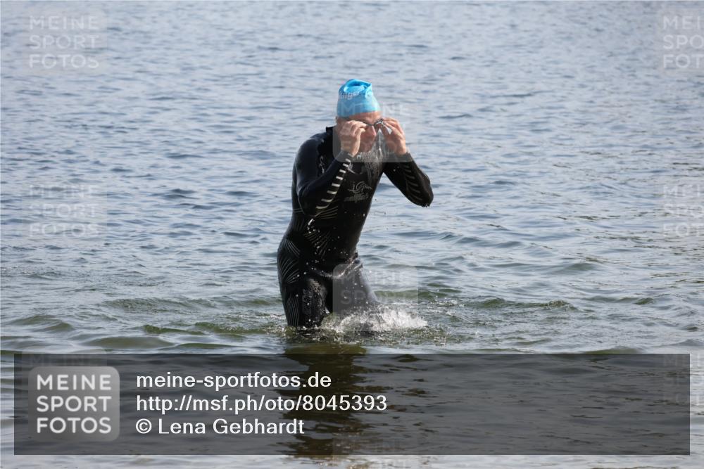 15.06.2025 - 27. Vierlanden-Triathlon Lena Gebhardt http://msf.ph/oto/8045393 15.06.2025 08:39:28 Schwimmen 168 meine-sportfotos.de